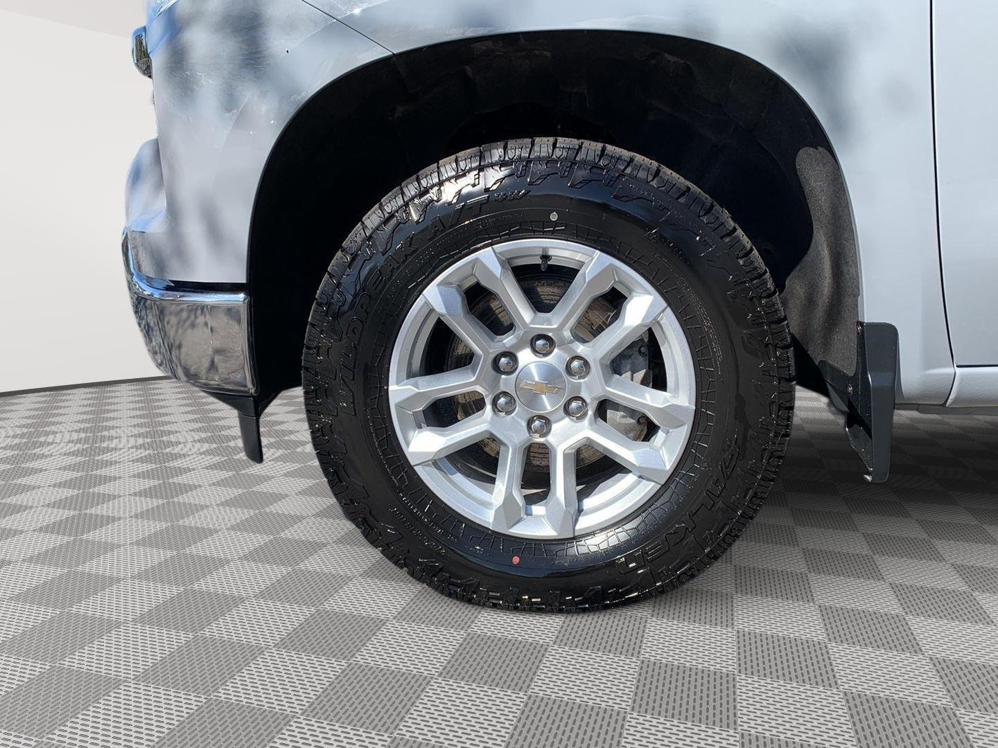 Used 2024 Slate Gray Metallic Chevrolet LT image 9