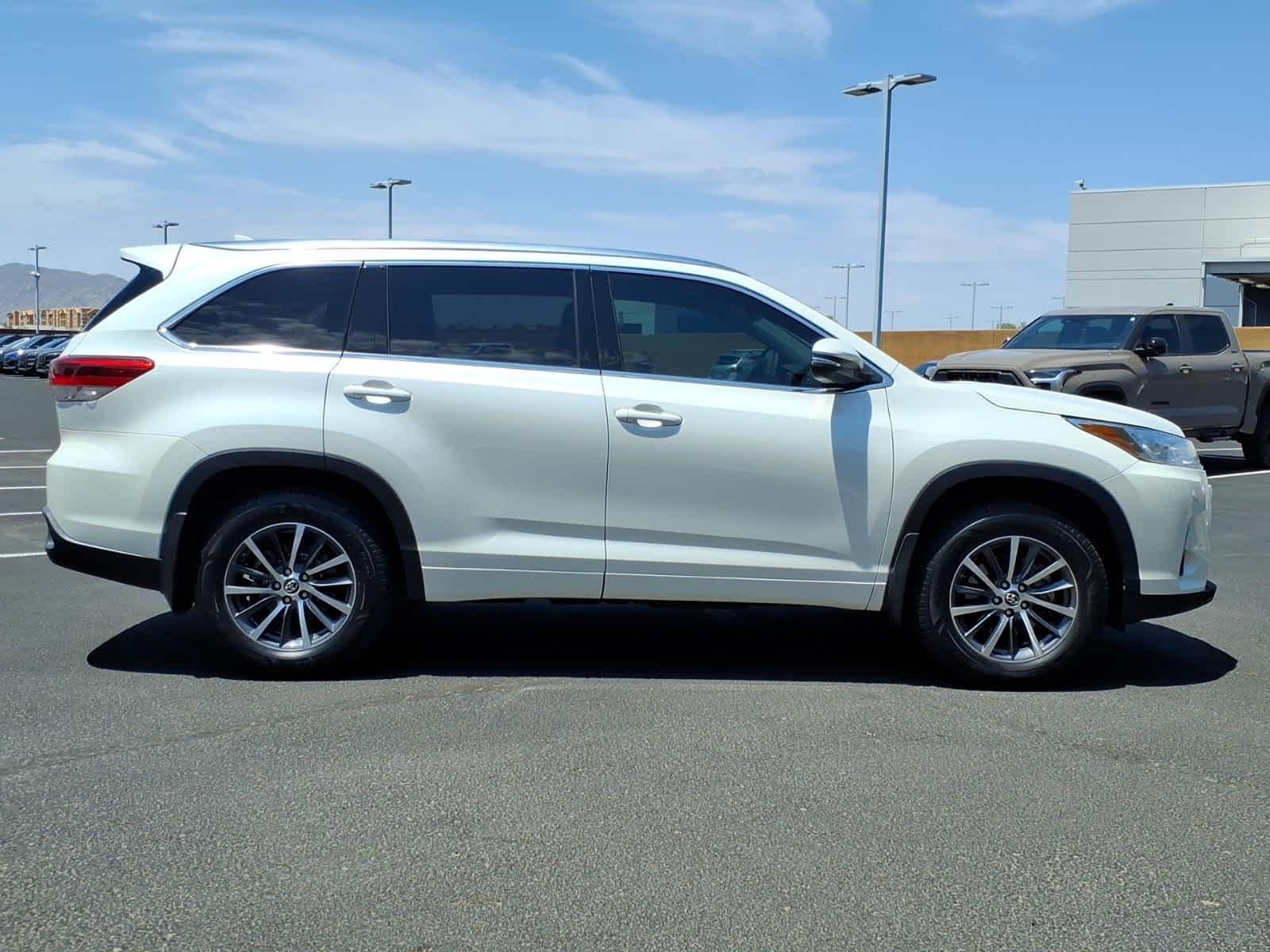 Used 2017 Blizzard Pearl Toyota XLE image 8