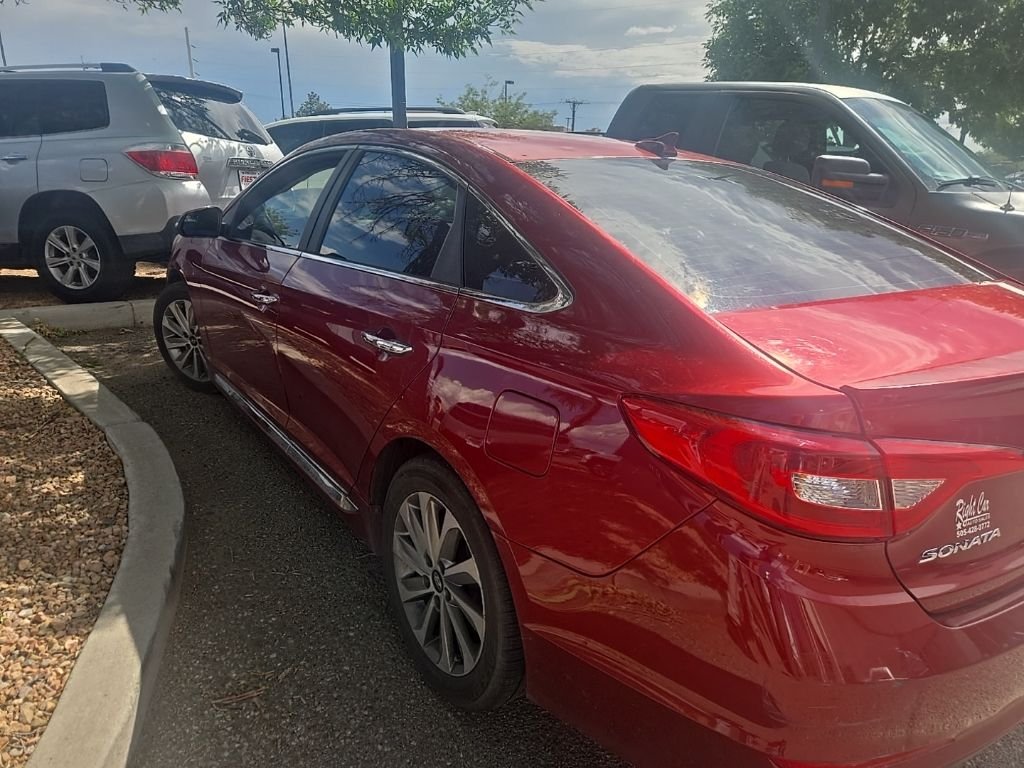 Used 2016 Red Hyundai Sport image 3