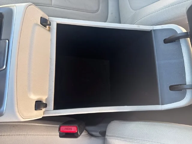 Used 2025  Hyundai SEL image 30