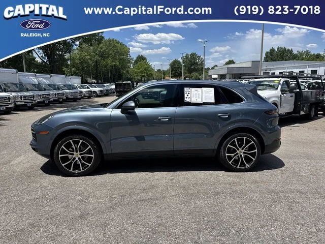 Used 2019  Porsche Base image 5