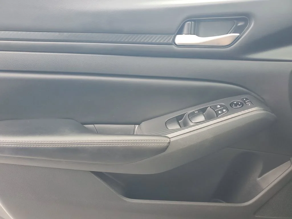 Used 2025 Gray Nissan SV FWD image 18