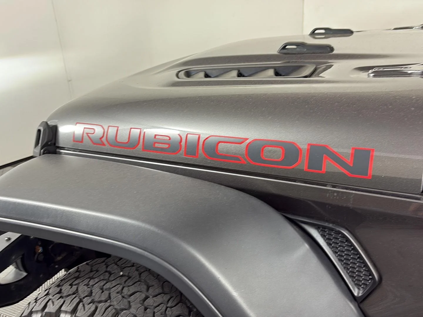 Used 2019 Granite Crystal Metallic Clearcoat Jeep Rubicon image 11