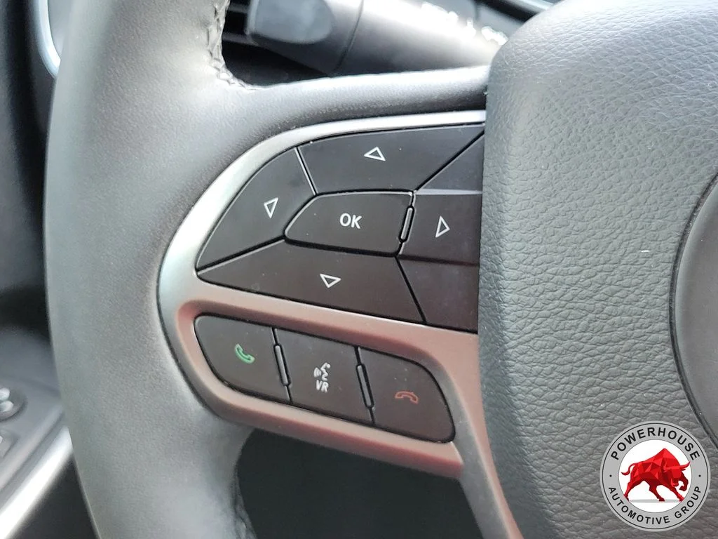 Used 2022 White Jeep Latitude Lux image 30