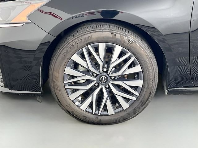 Used 2025 Black Nissan 2.5 SV image 25