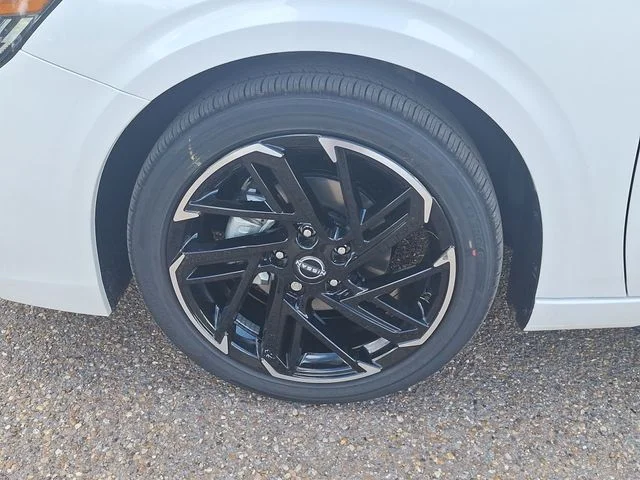 New 2026 Aspen White TriCoat / Super Black Two-tone Nissan SR image 26