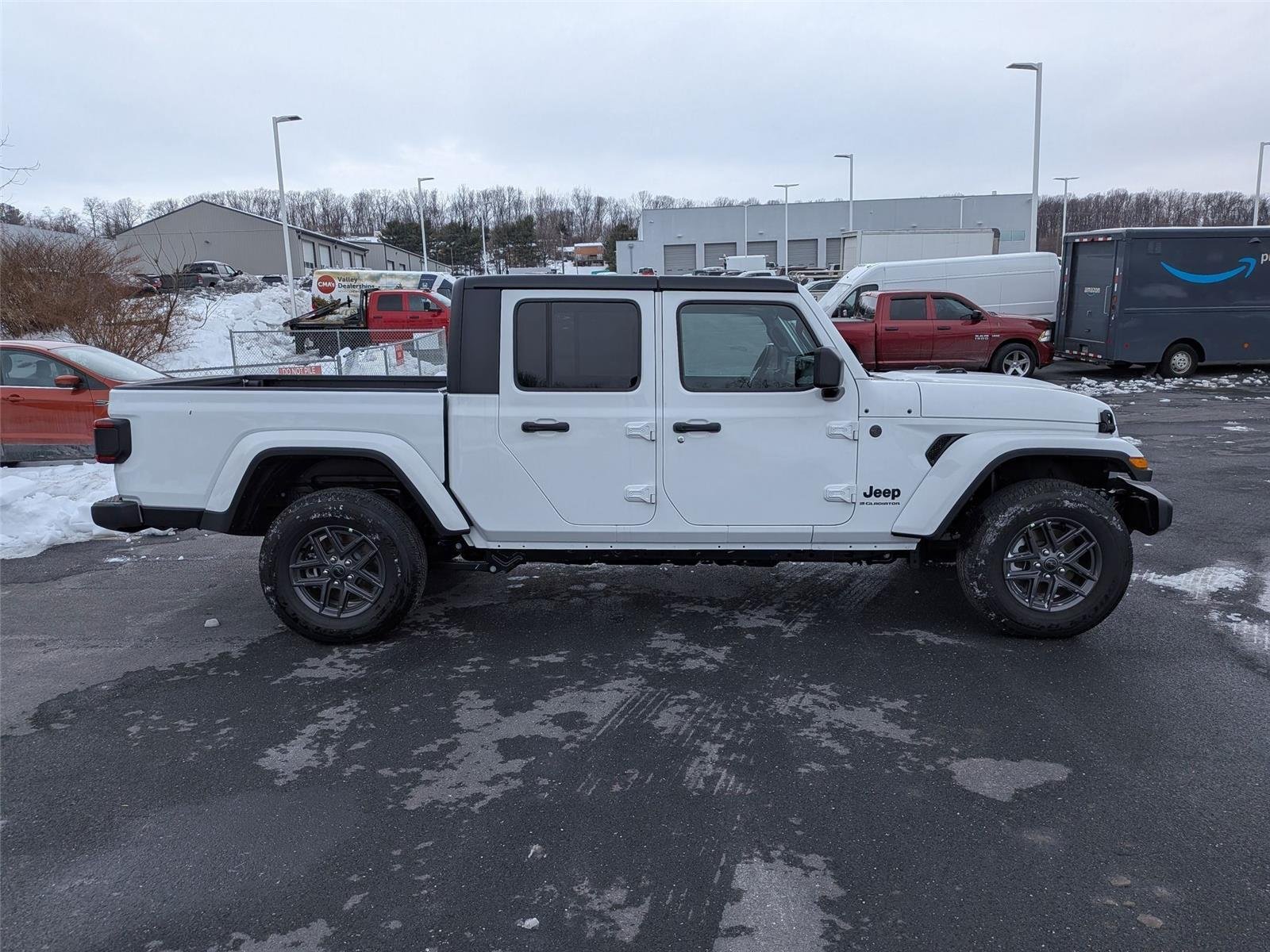 New 2025 Bright White Clear-Coat Exterior Paint Jeep Sport S image 4