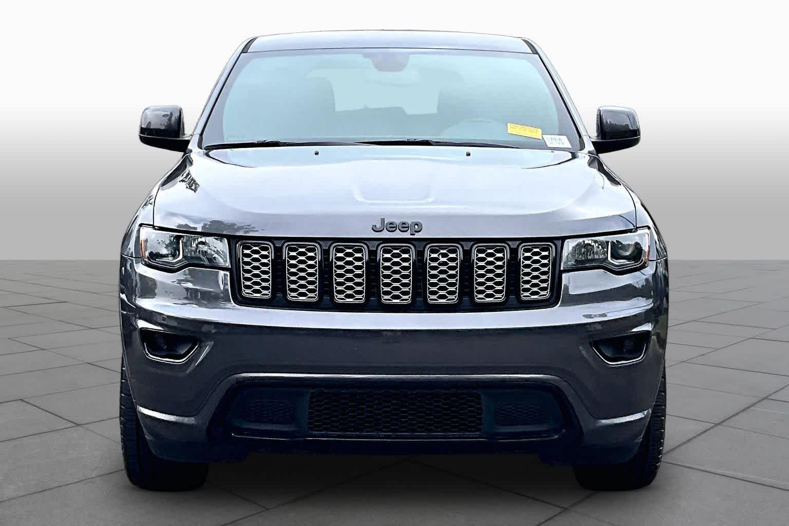 Used 2020 Granite Crystal Metallic Clearcoat Jeep Altitude image 4