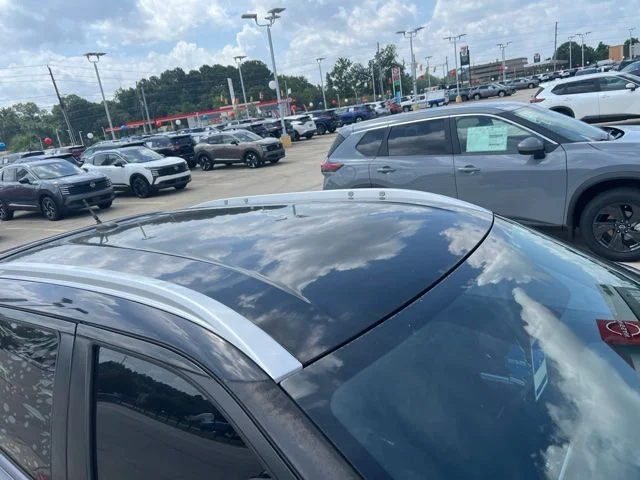 Used 2019 Black Nissan SR image 4