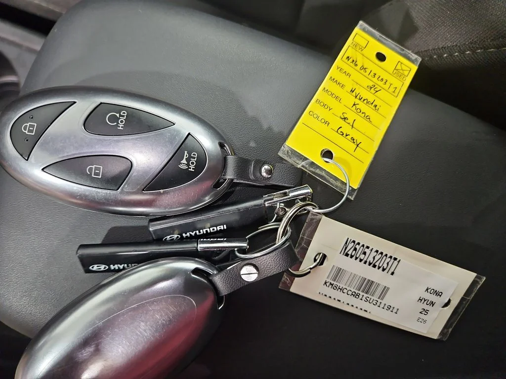 Used 2025 Gray Hyundai SEL Convenience image 30