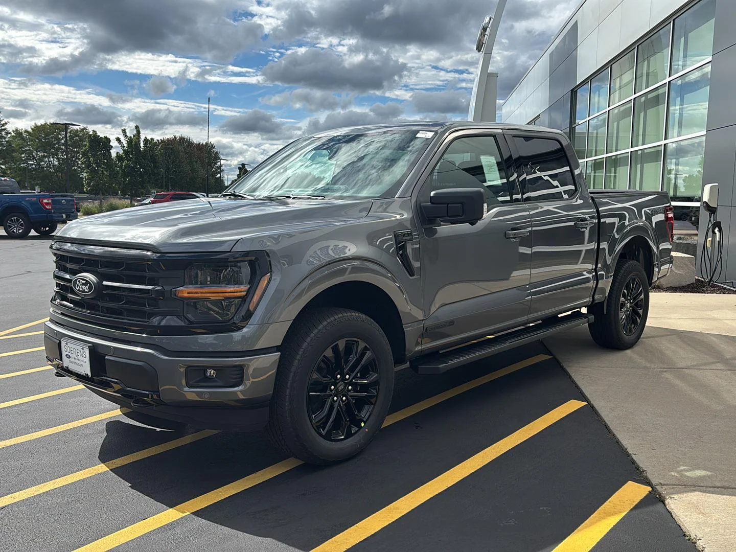 New 2026 Carbonized Gray Metallic Ford XLT image 8