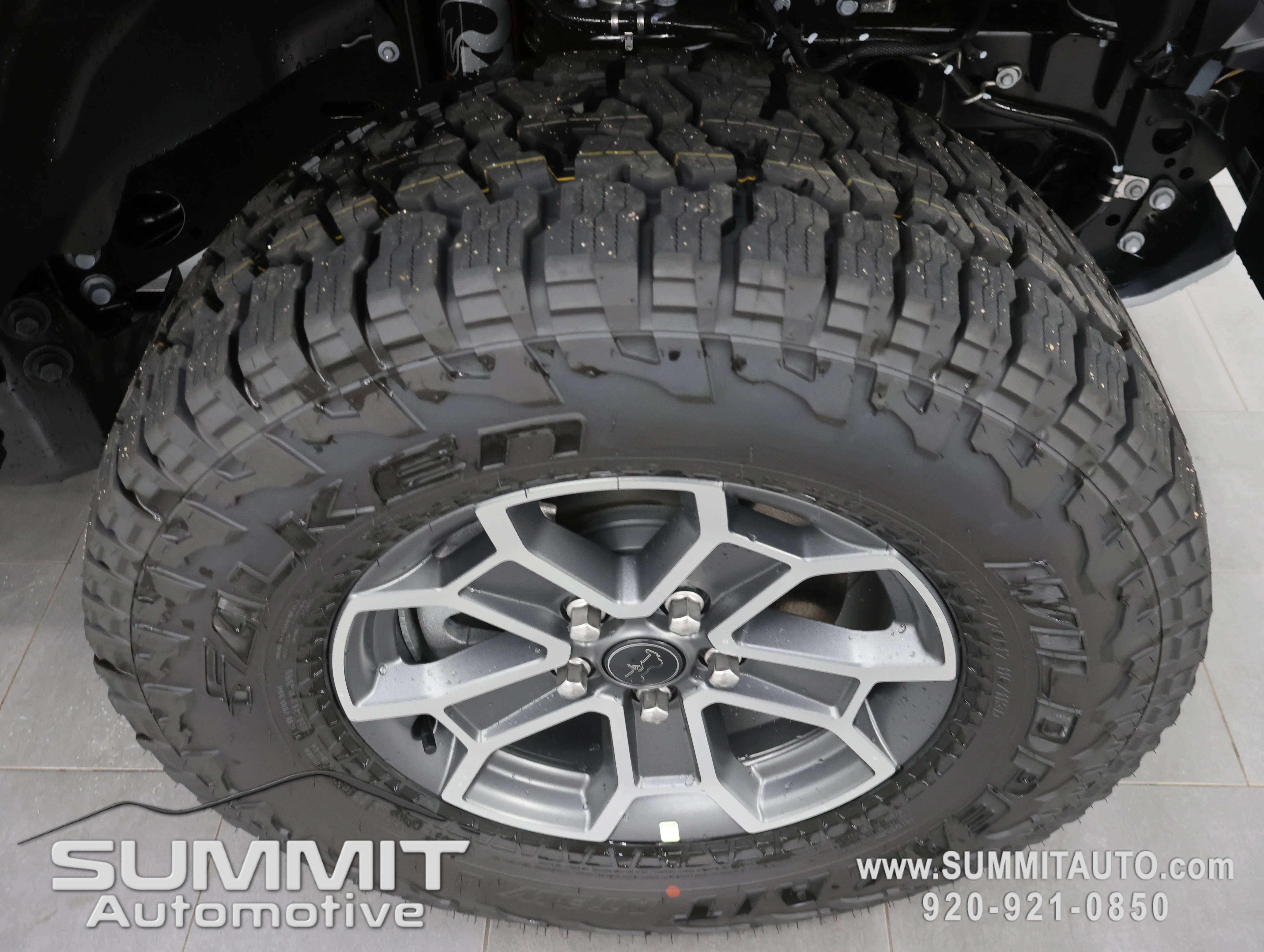 New 2026 Goldilocks Exterior Paint Jeep Mojave image 3