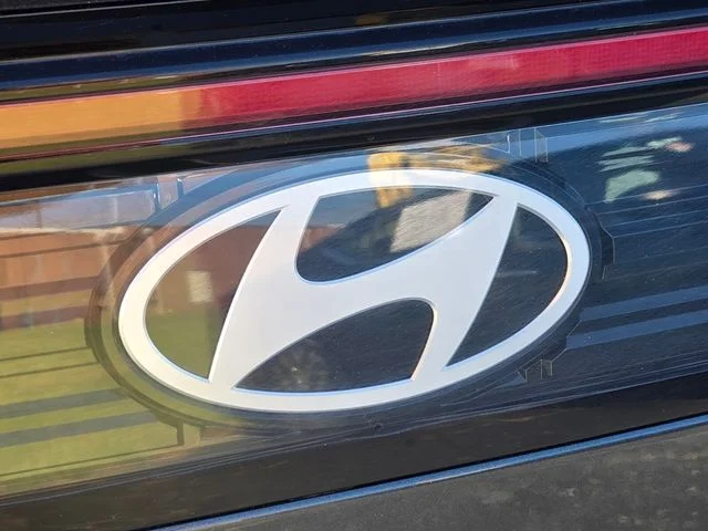 Used 2025 Gray Hyundai SEL image 17