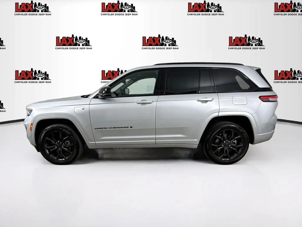 Used 2024 Silver Jeep 4xe image 4