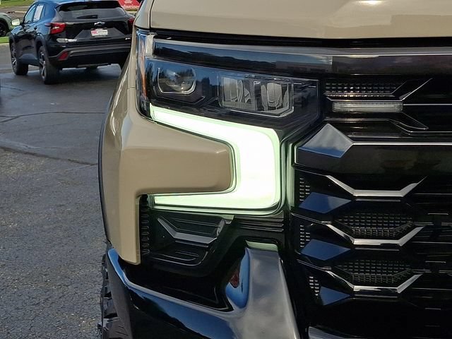 Used 2022 Sand Dune Metallic Chevrolet ZR2 image 10