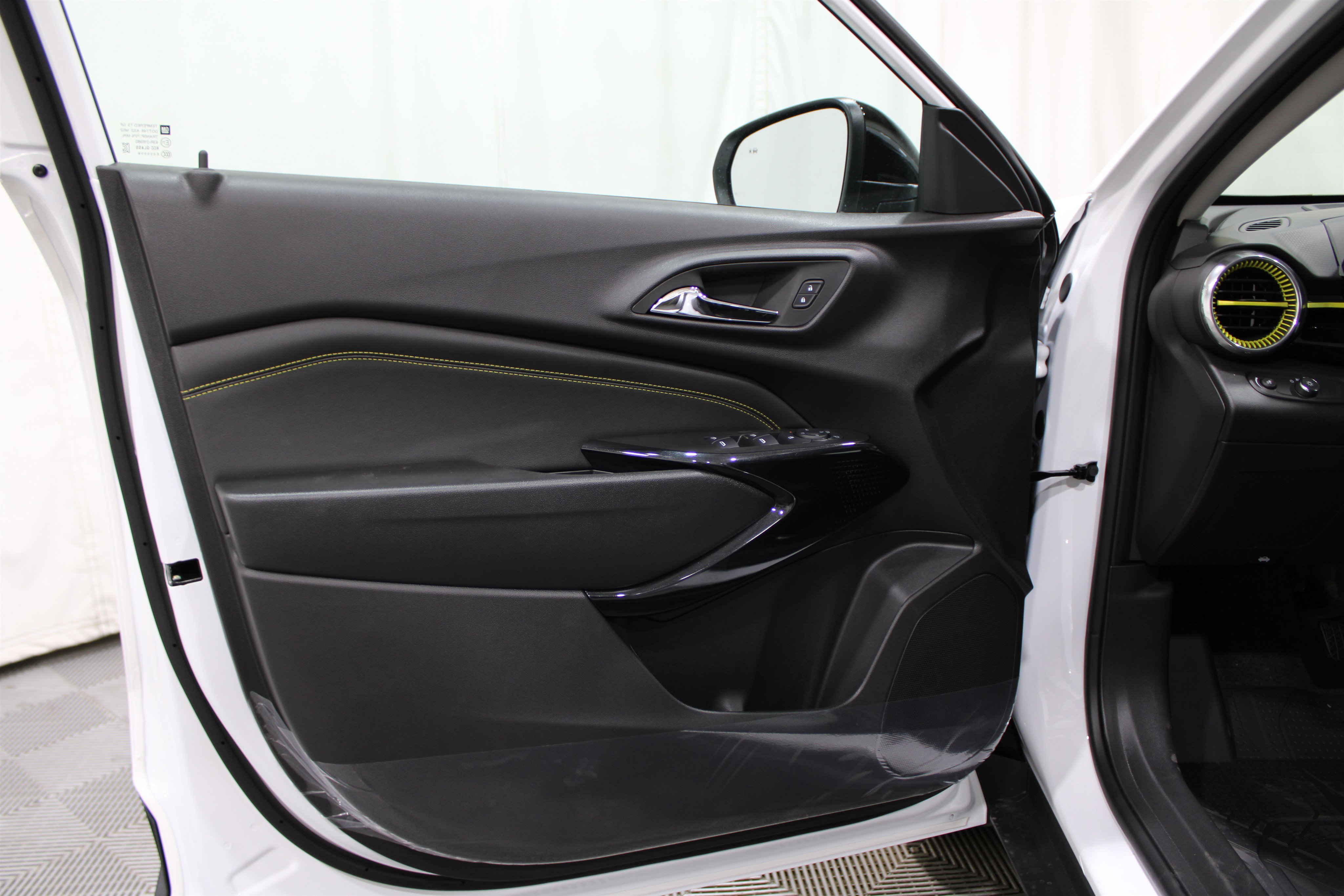 2026 Chevrolet Trax ACTIV photo 2