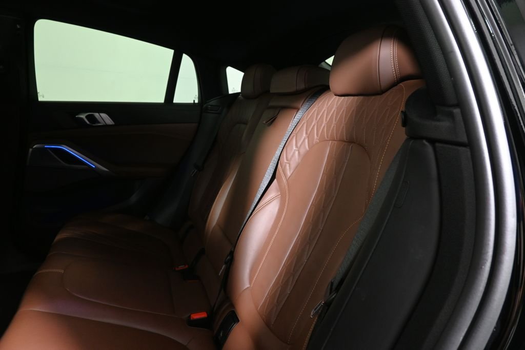 Used 2021 Black Sapphire Metallic BMW xDrive40i image 4