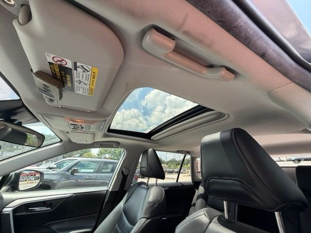 Used 2020 Silver Sky Metallic Toyota XLE Premium image 21