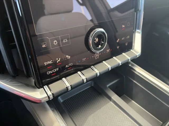 New 2026 White GMC Elevation image 19