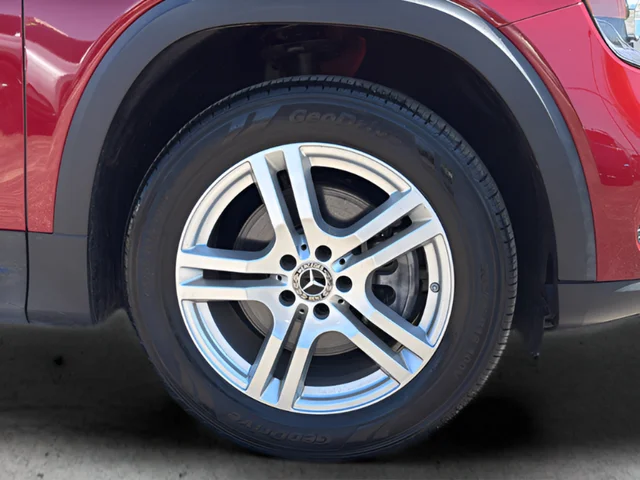 Used 2020 Red Mercedes-Benz GLB 250 image 23
