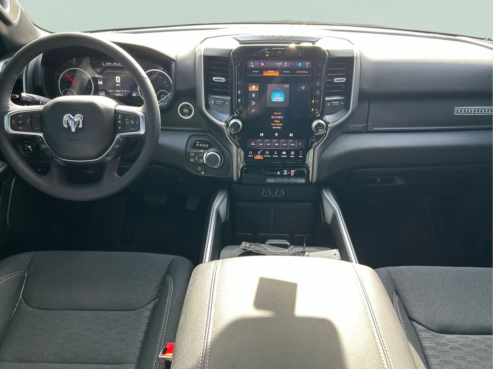 Used 2025 White Ram Big Horn/Lone Star image 13