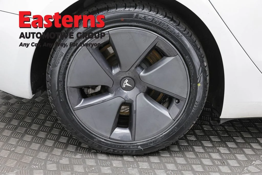 Used 2023 White Tesla Base image 24