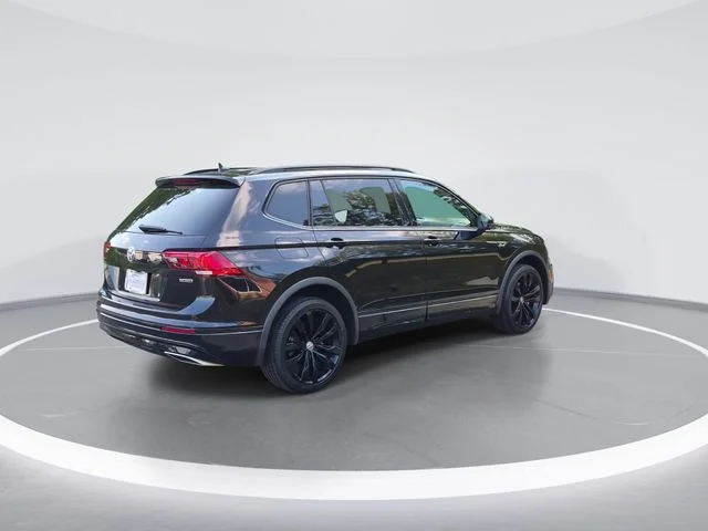 Used 2021 Black Volkswagen 2.0T SE R-Line Black image 8