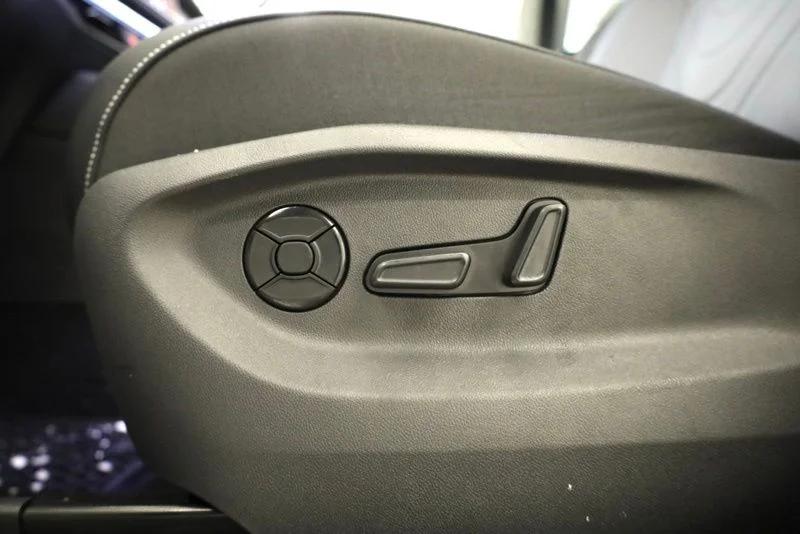 New 2026 White/off-white Volkswagen 2.0T SE image 11