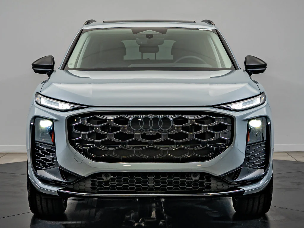 2026 Audi Q3 Base - Photo 2