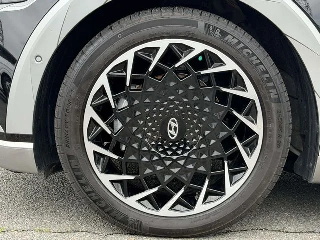 Used 2023 Black Hyundai Limited image 12