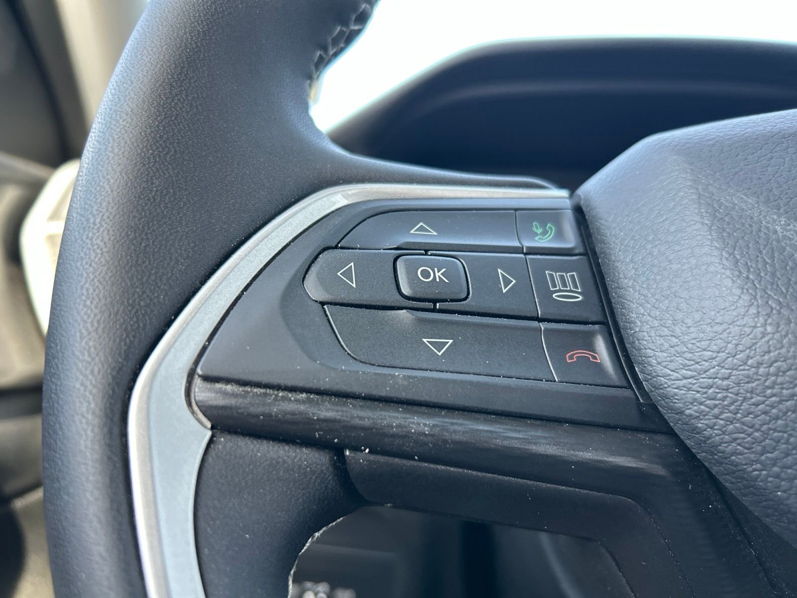 Used 2023 Red Jeep Laredo image 14