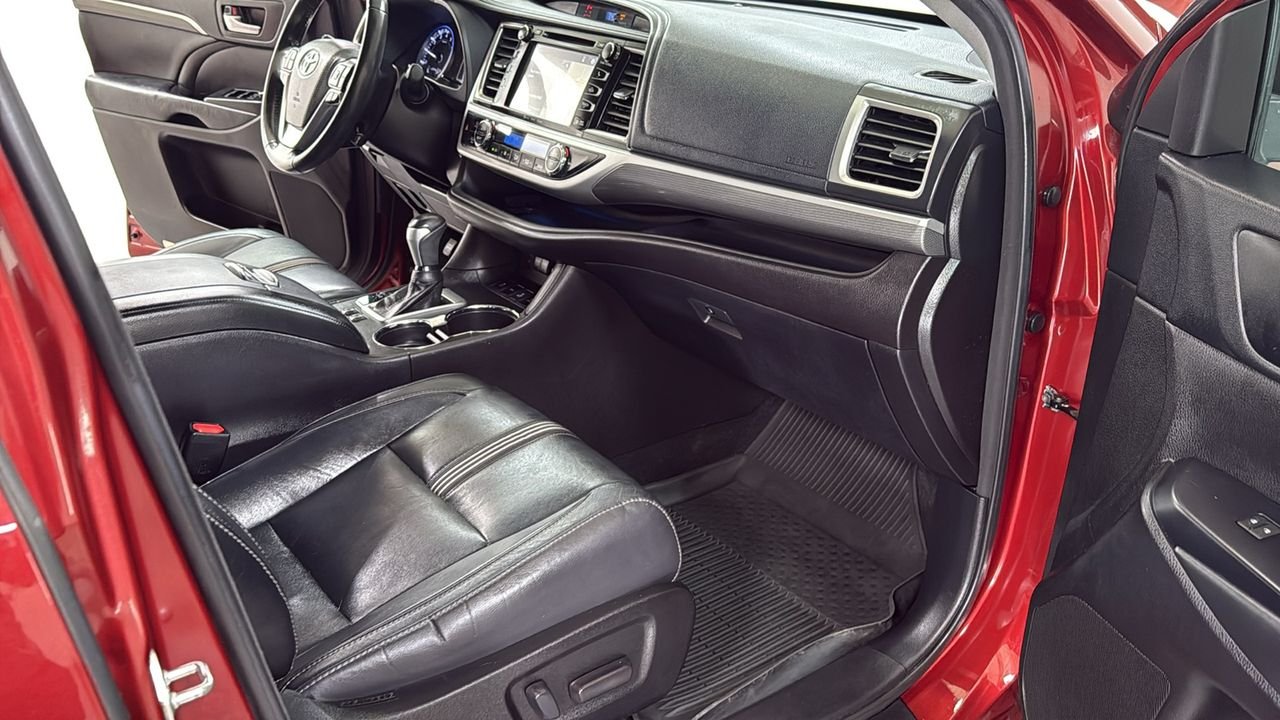 Used 2018 Red Toyota SE image 19