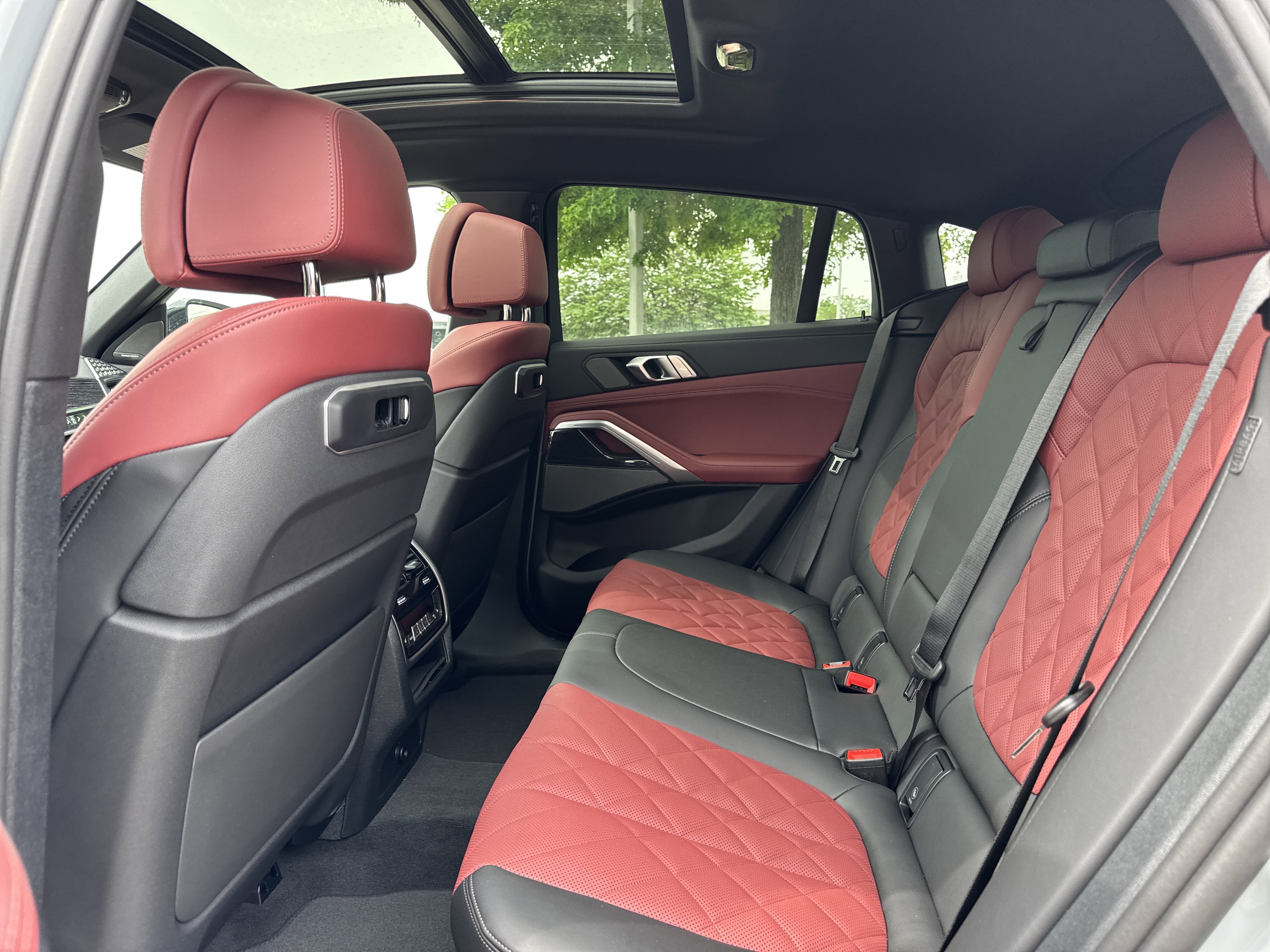 New 2027 0C4P Brooklyn Grey Metallic BMW xDrive40i image 7