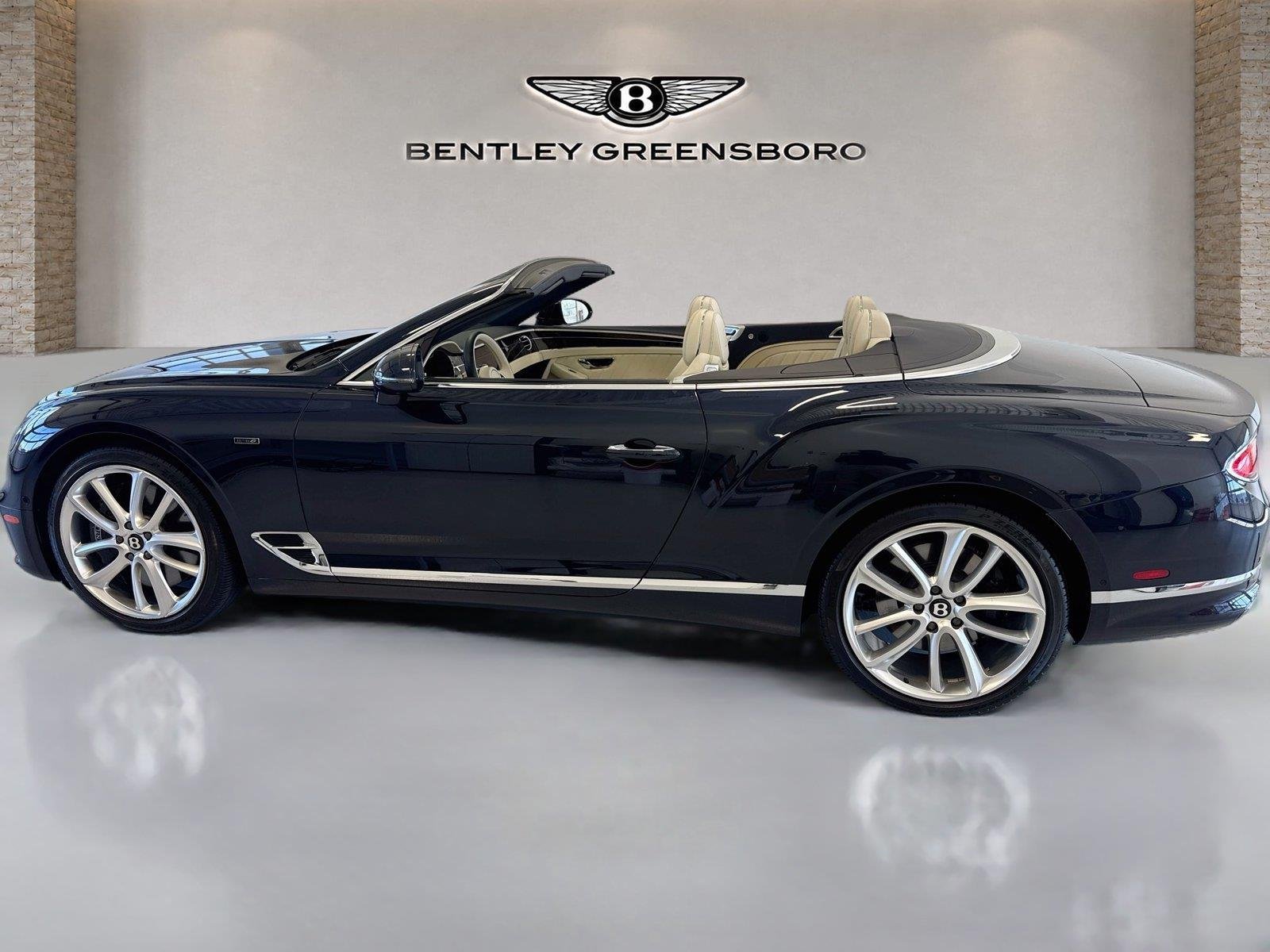 Used 2024 Dark Sapphire Metallic Bentley GT V8 image 5