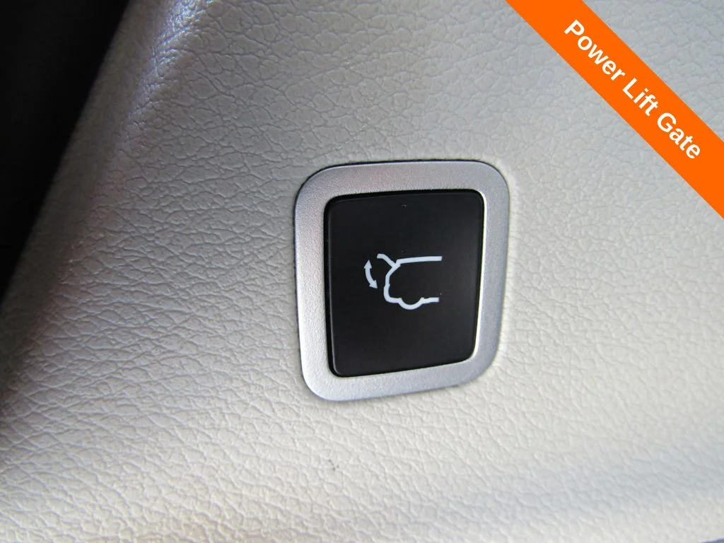 Used 2023 White Chrysler LX image 18