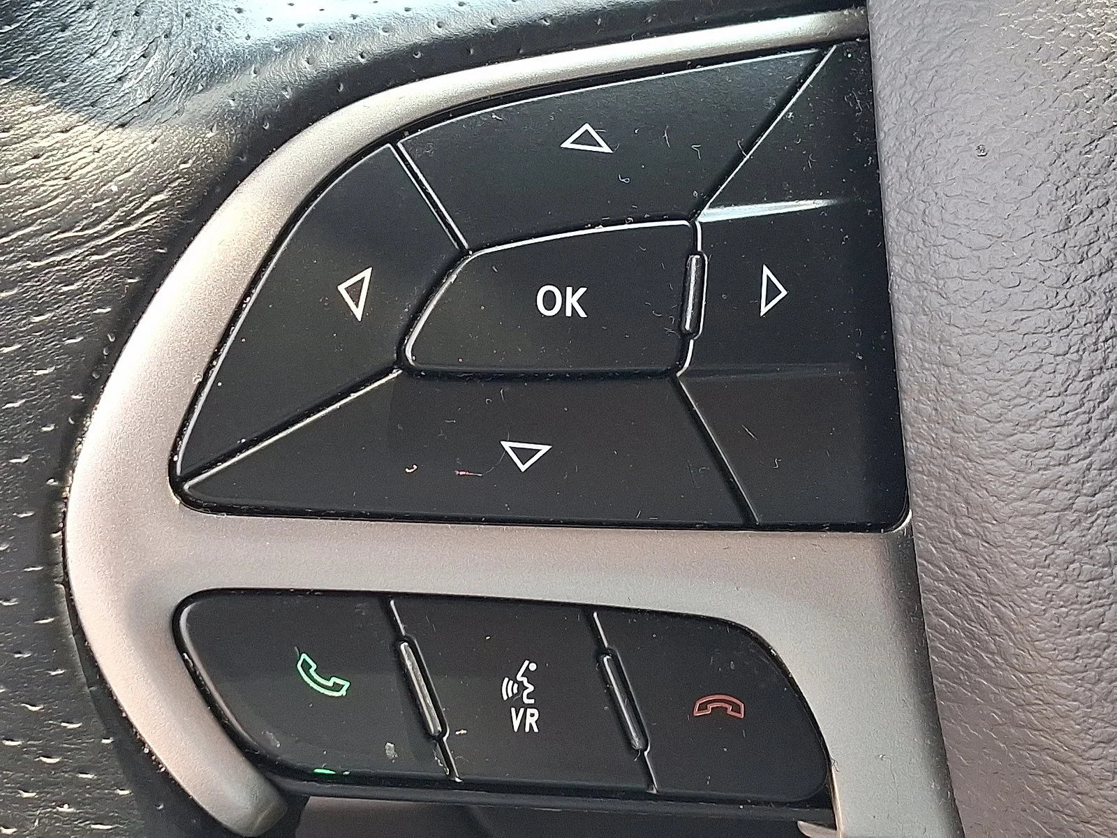 Used 2019 White Knuckle Clearcoat Dodge SXT image 21