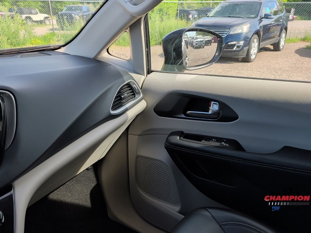 Used 2024 Black Chrysler Touring L image 19