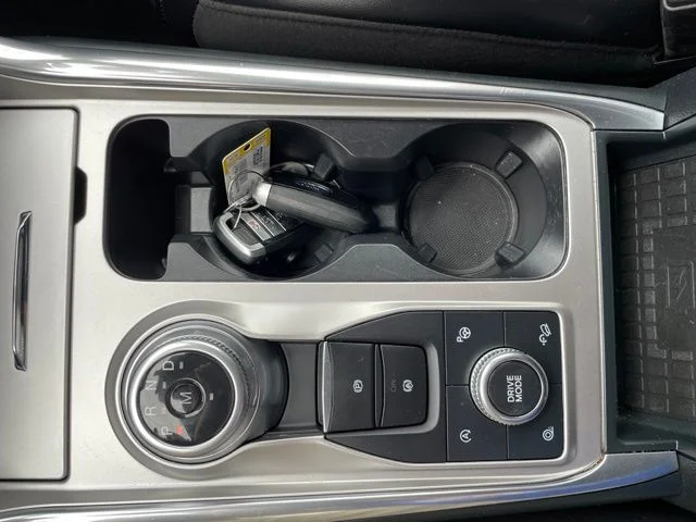 Used 2020 Black Metallic Ford Platinum image 32