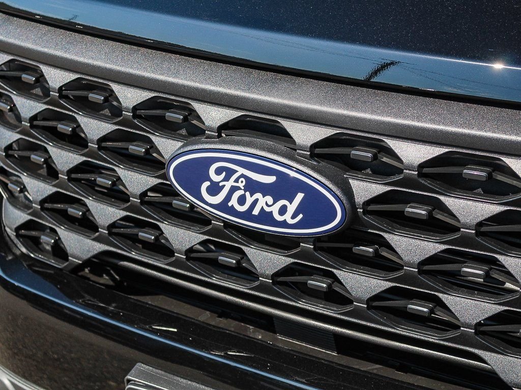 New 2025 Shadow Black Ford XLT image 5