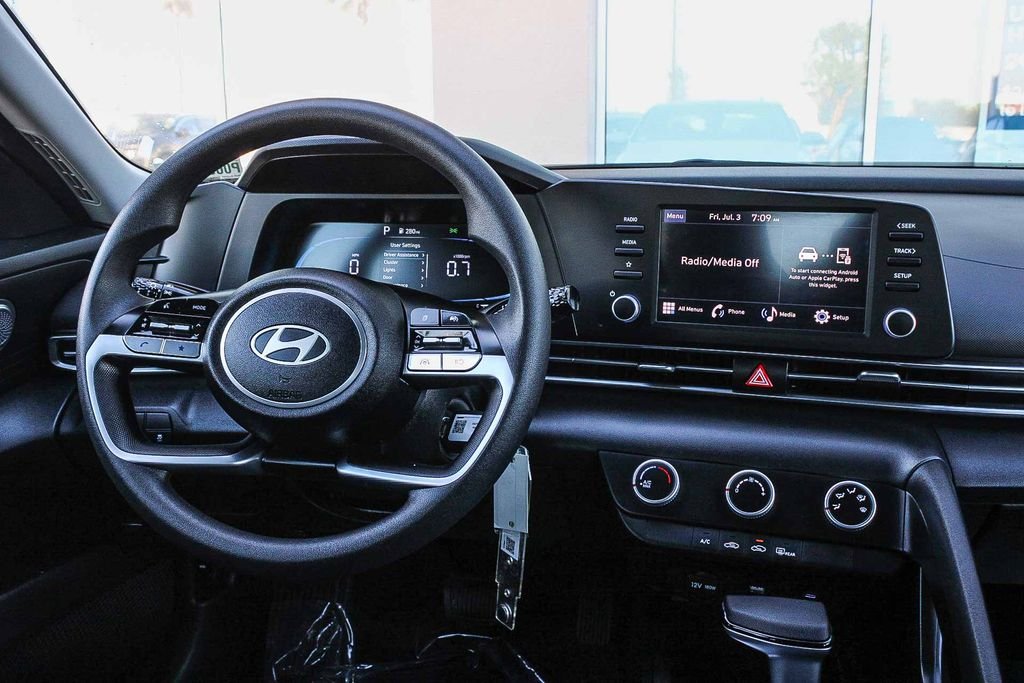 Certified Used 2025 White Hyundai SE image 15
