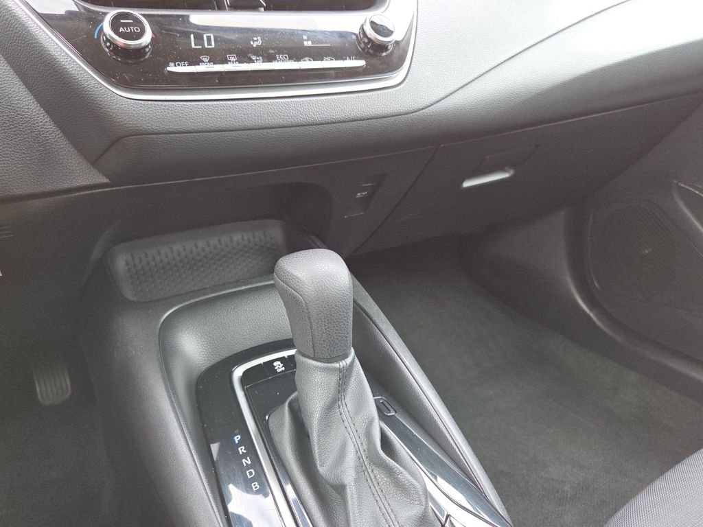 Used 2022 Silver Toyota LE image 26