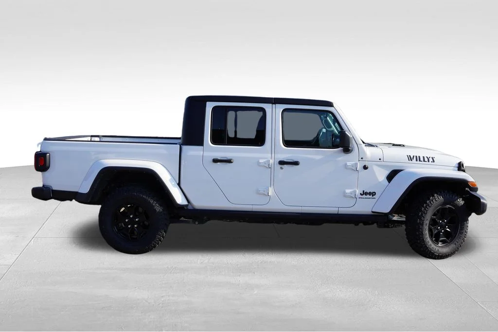Used 2023 White Jeep Willys image 3