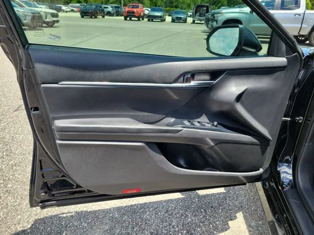 2020 Toyota Camry LE - Photo 17