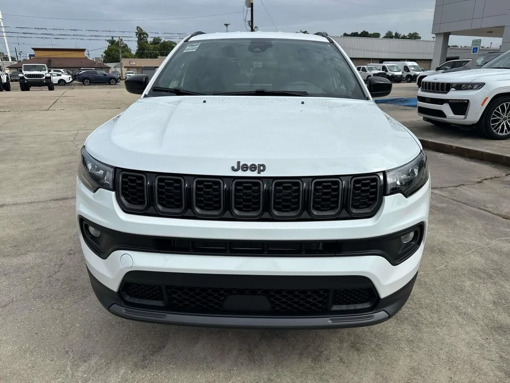 New 2026 White Jeep Latitude image 7