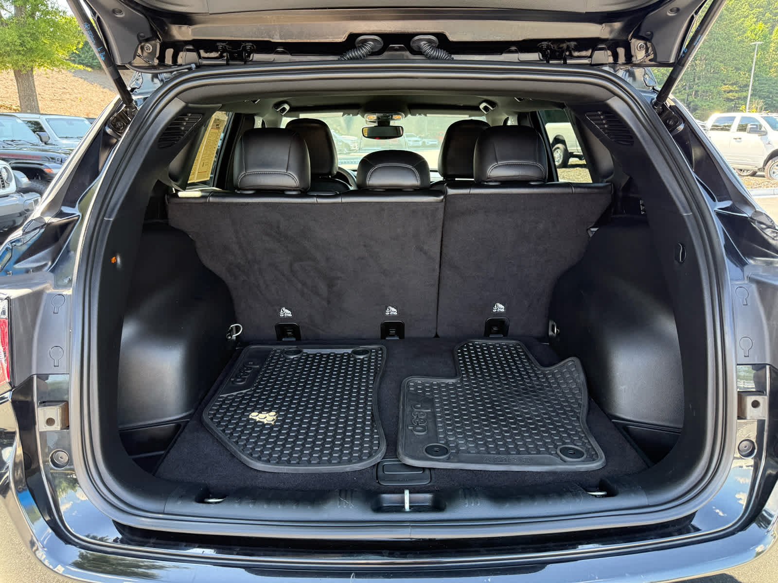 Used 2024 Diamond Black Crystal Pearlcoat Jeep Trailhawk image 28