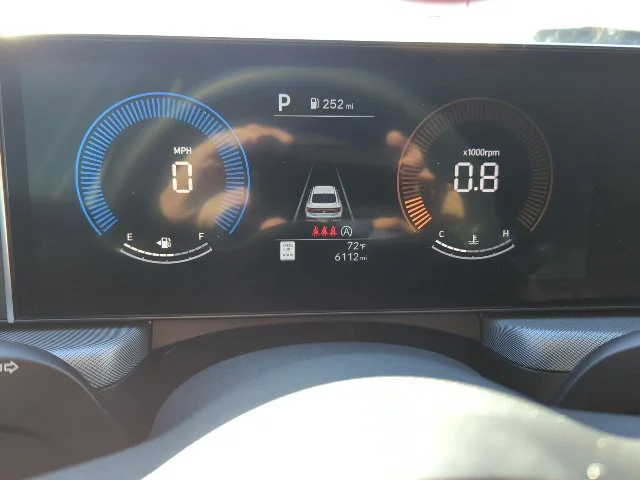 Used 2025 White Hyundai SE image 6
