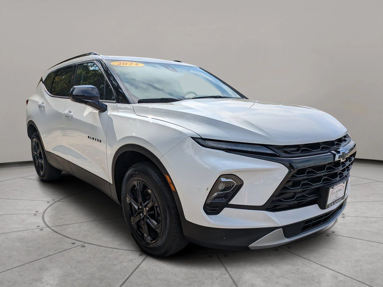 Used 2024 Summit White Chevrolet LT image 1