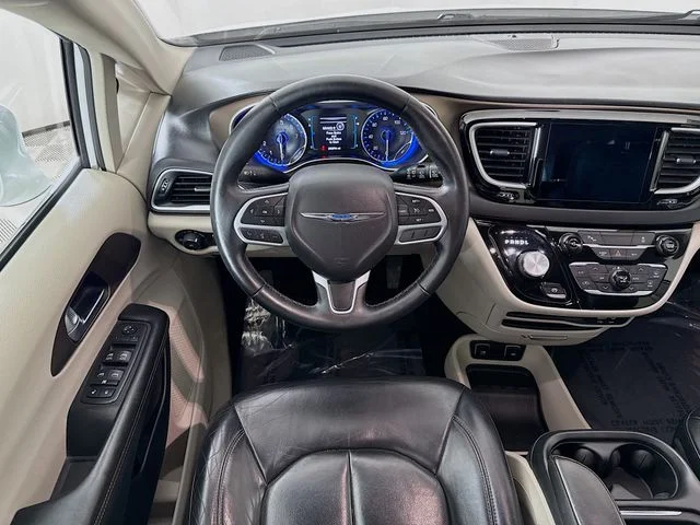 Used 2017 White Chrysler Touring L image 21