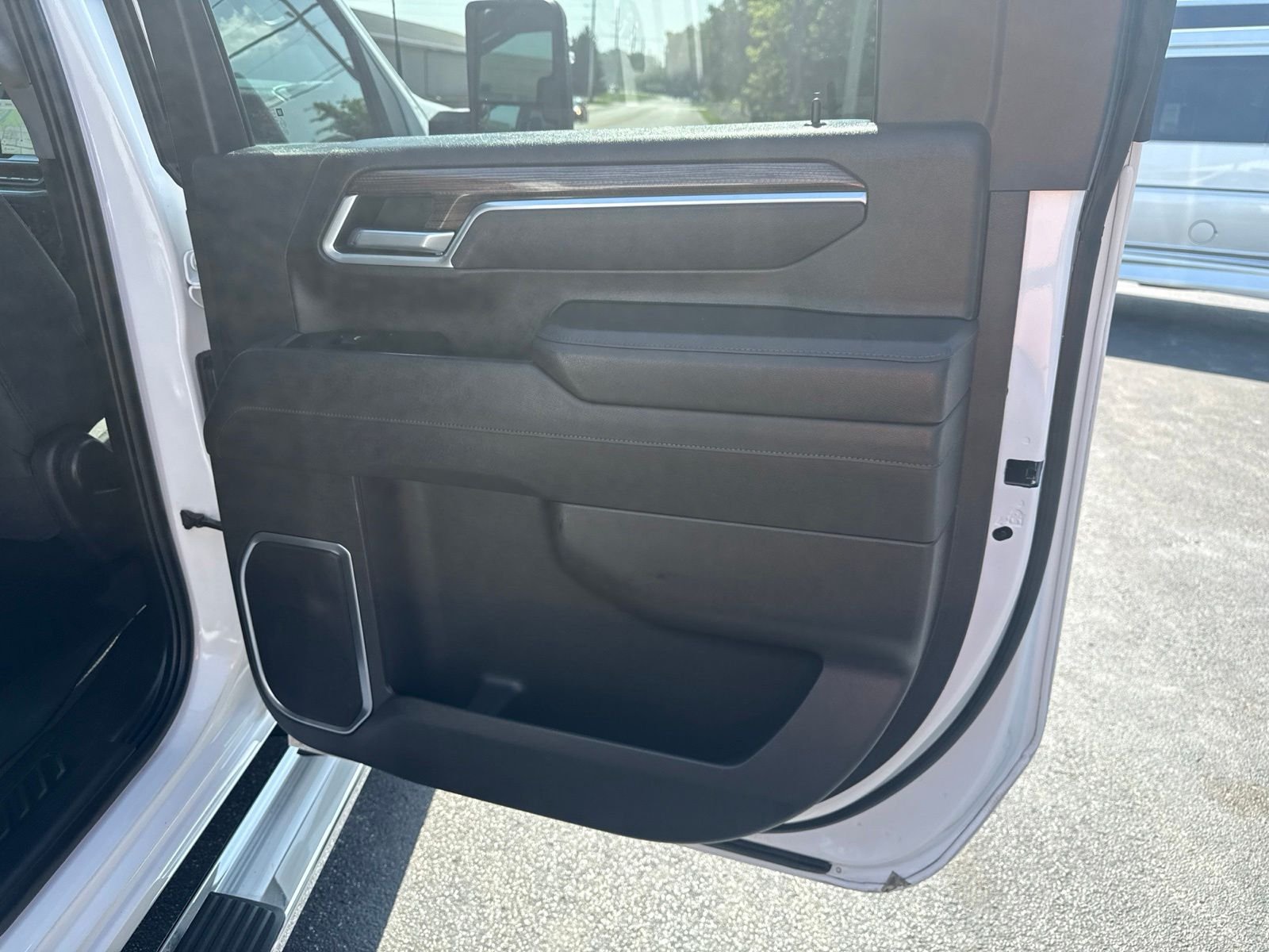 Used 2025 White Chevrolet LT image 19