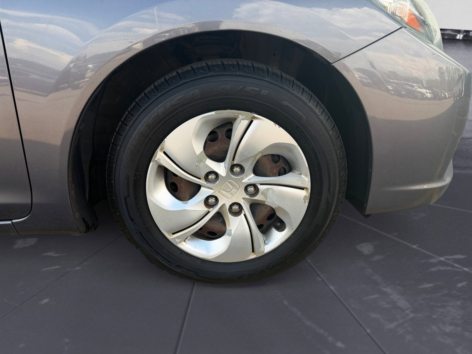 Used 2015 Modern Steel Metallic Honda LX image 40